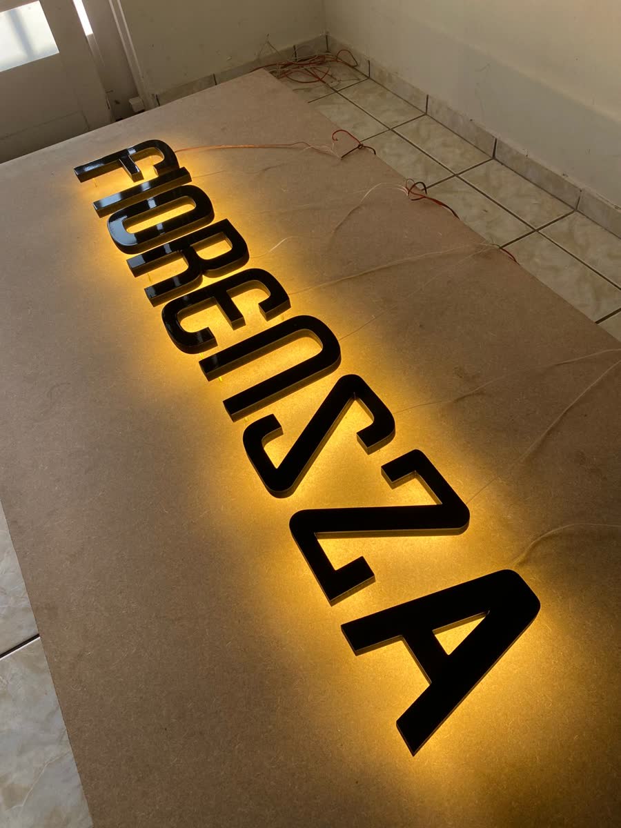 Letras Andressa em produção com LED